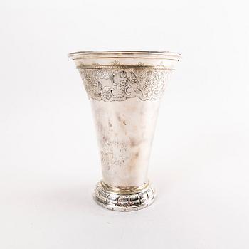 A Swedish 20th century silver beaker mark of Tage Göthlin Gothenburg 1948, weight 500 gram.