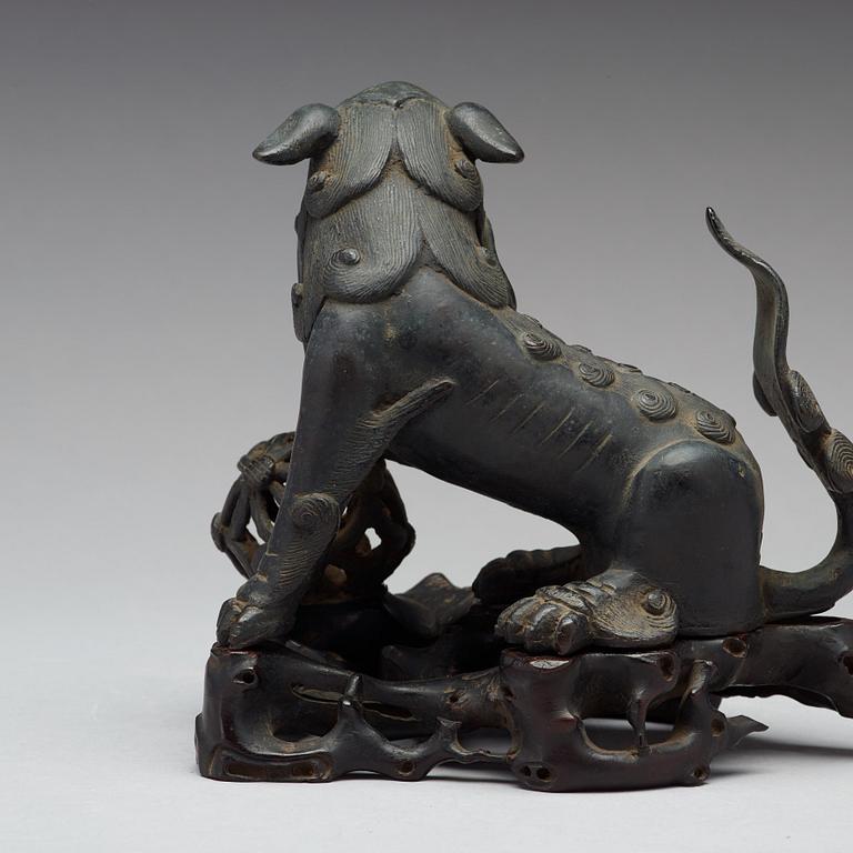 A bronze figure of a buddhist lion, Qing dynasty, 19th Century.