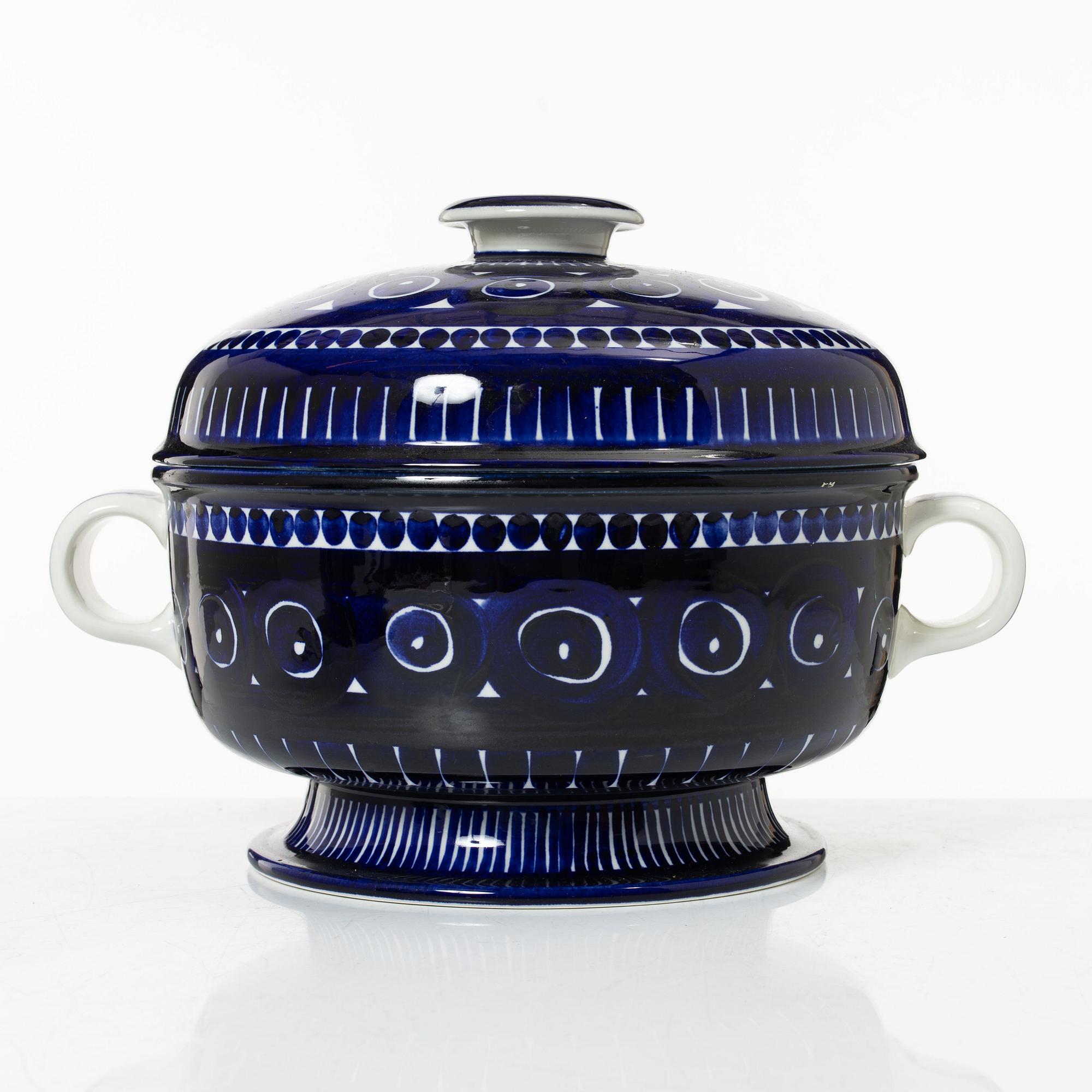 Ulla Procopé, porcelain service pieces "Valencia", Arabia, Finland (17 pieces).