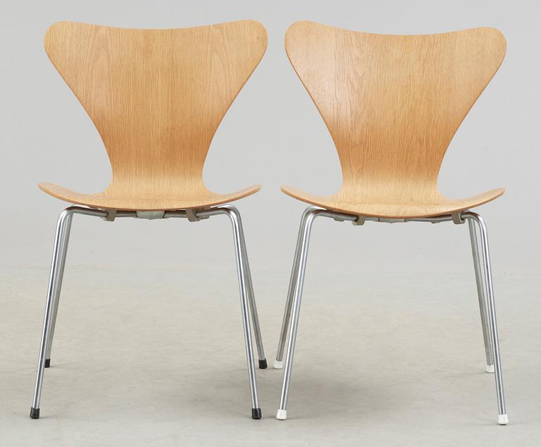 STOLAR, ett par, "Sjuan" Arne Jacobsen, Fritz Hansen.