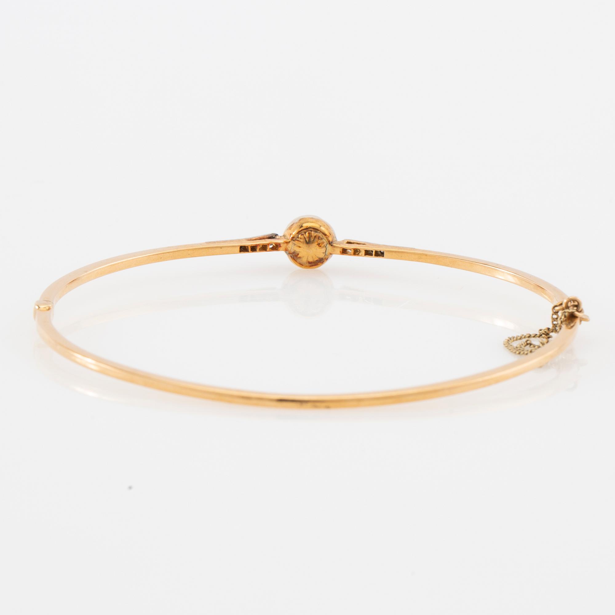 A G Dufva, Art Deco bracelet in 18K gold with a button pearl and rose cut diamonds, Stockholm 1923.