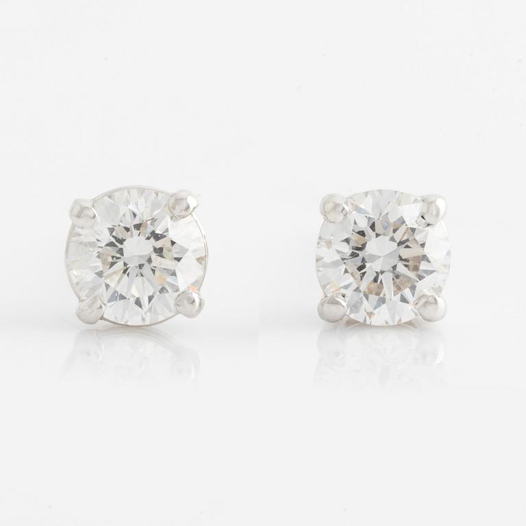 Earrings with brilliant-cut diamonds.