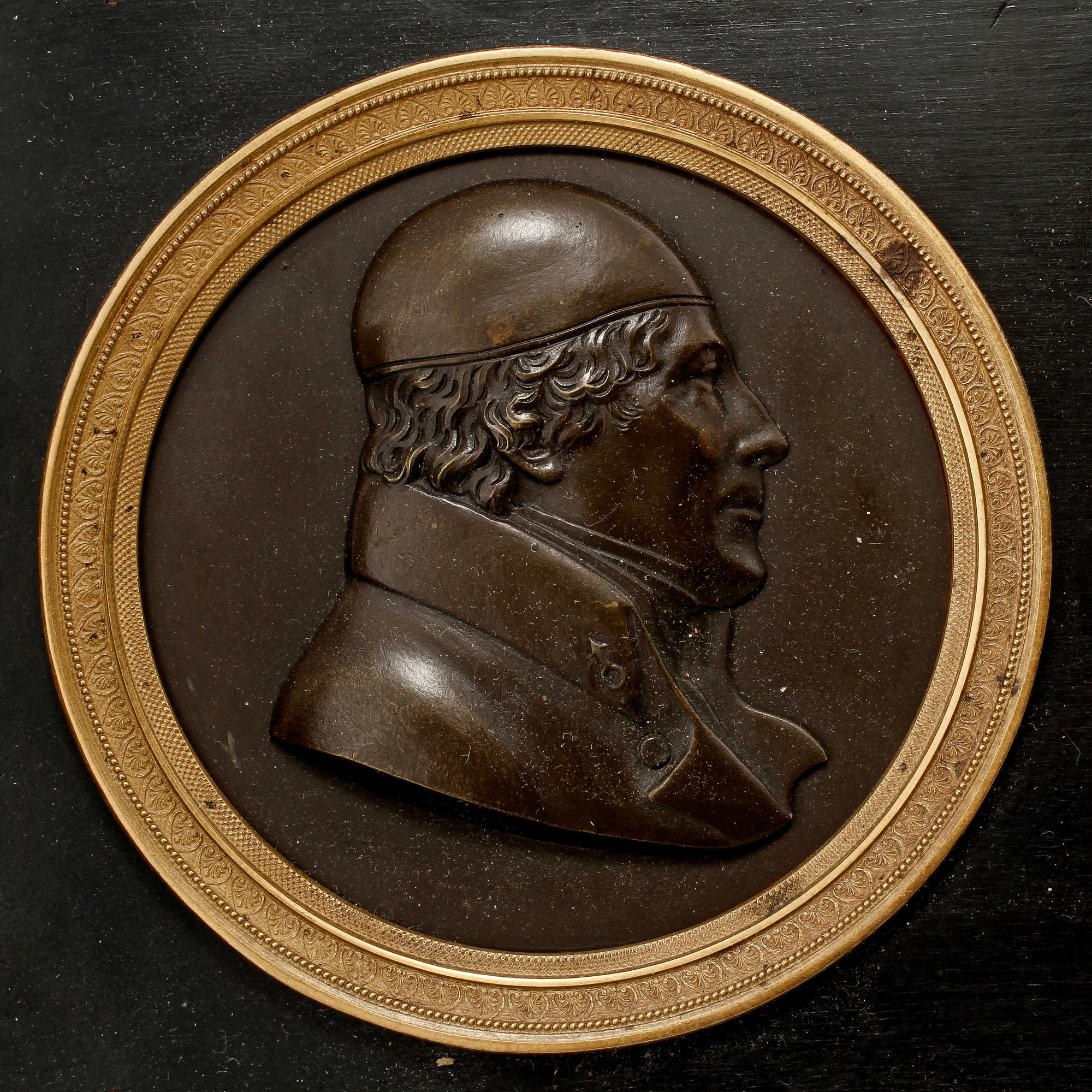 INRAMADE PLAKETTER. 2 st, porträtt, empire, 1800-talets första hälft.