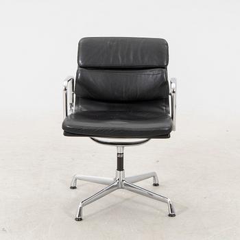 Charles & Ray Eames, skrivbordsstol, "EA208 Soft Pad Chair", Herman Miller.