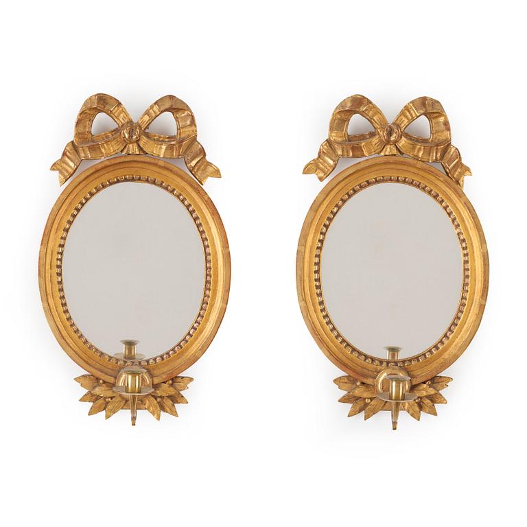 SPEGELLAMPETTER, ett par, gustaviansk stil, 1900-talets första hälft.