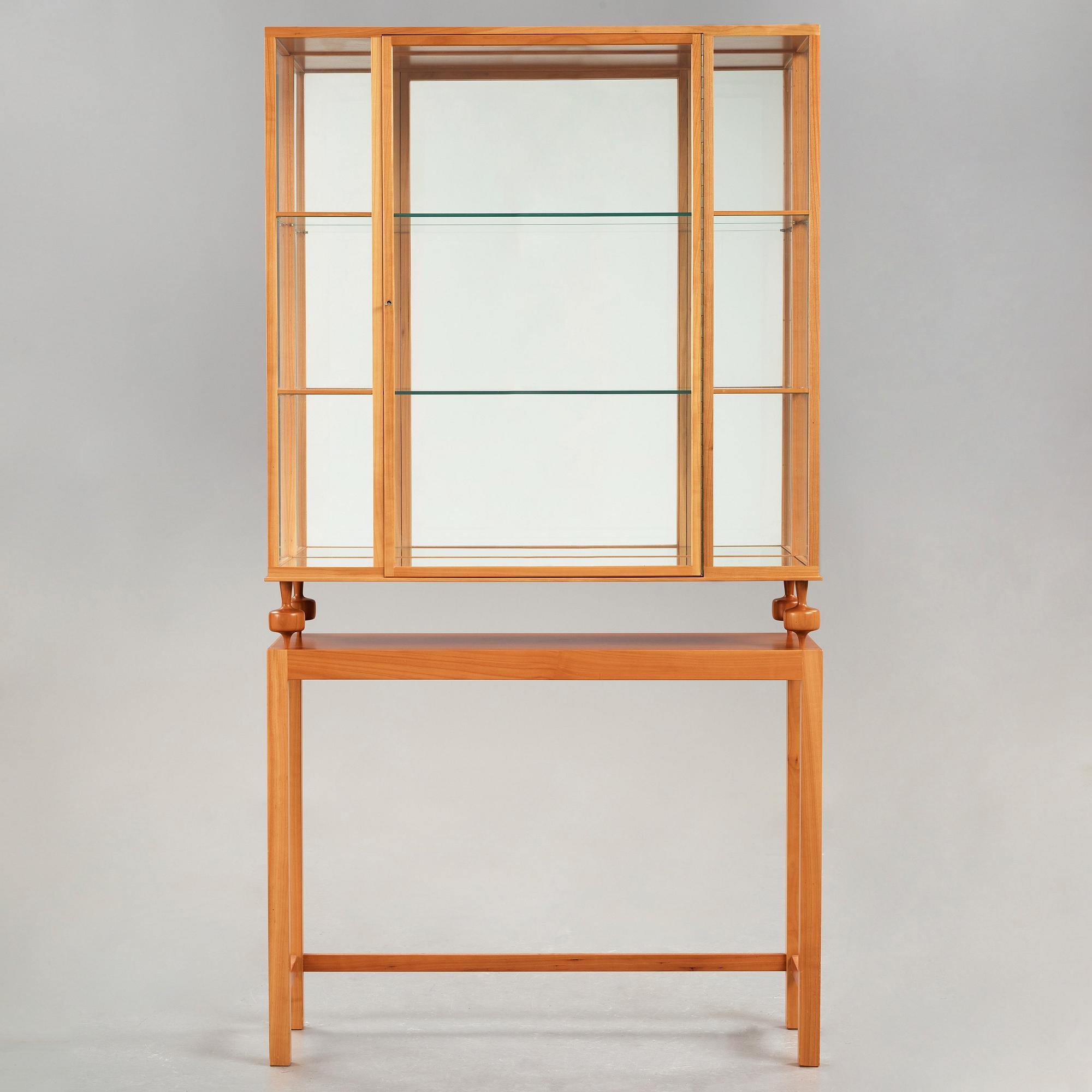 Josef Frank, vitrinskåp, Firma Svenskt Tenn, modell 2077.