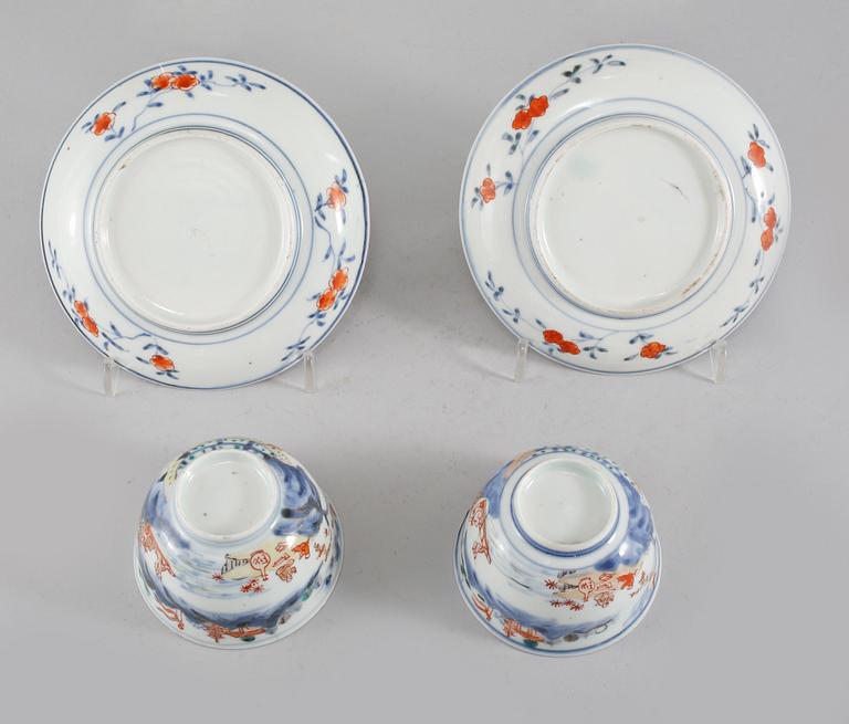 KOPPAR MED FAT, ett par, porslin, Kina, Qianlong (1736-95).