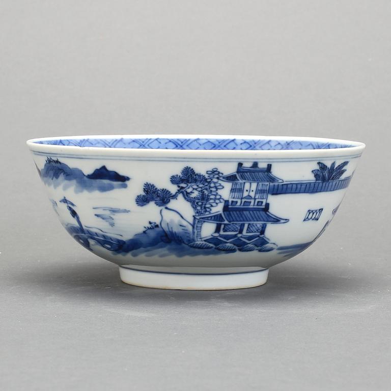 SKÅL, porslin, Kina, 1800-tal med Kangxis märke.