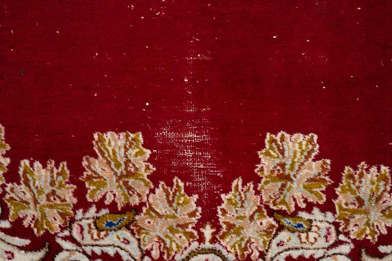 Carpet, Kirman, 314 x 220 cm.