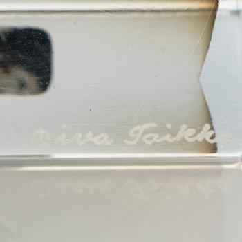 Oiva Toikka, årskub, signerad Oiva Toikka, Nuutajärvi 1983, numrerad 516/2000.