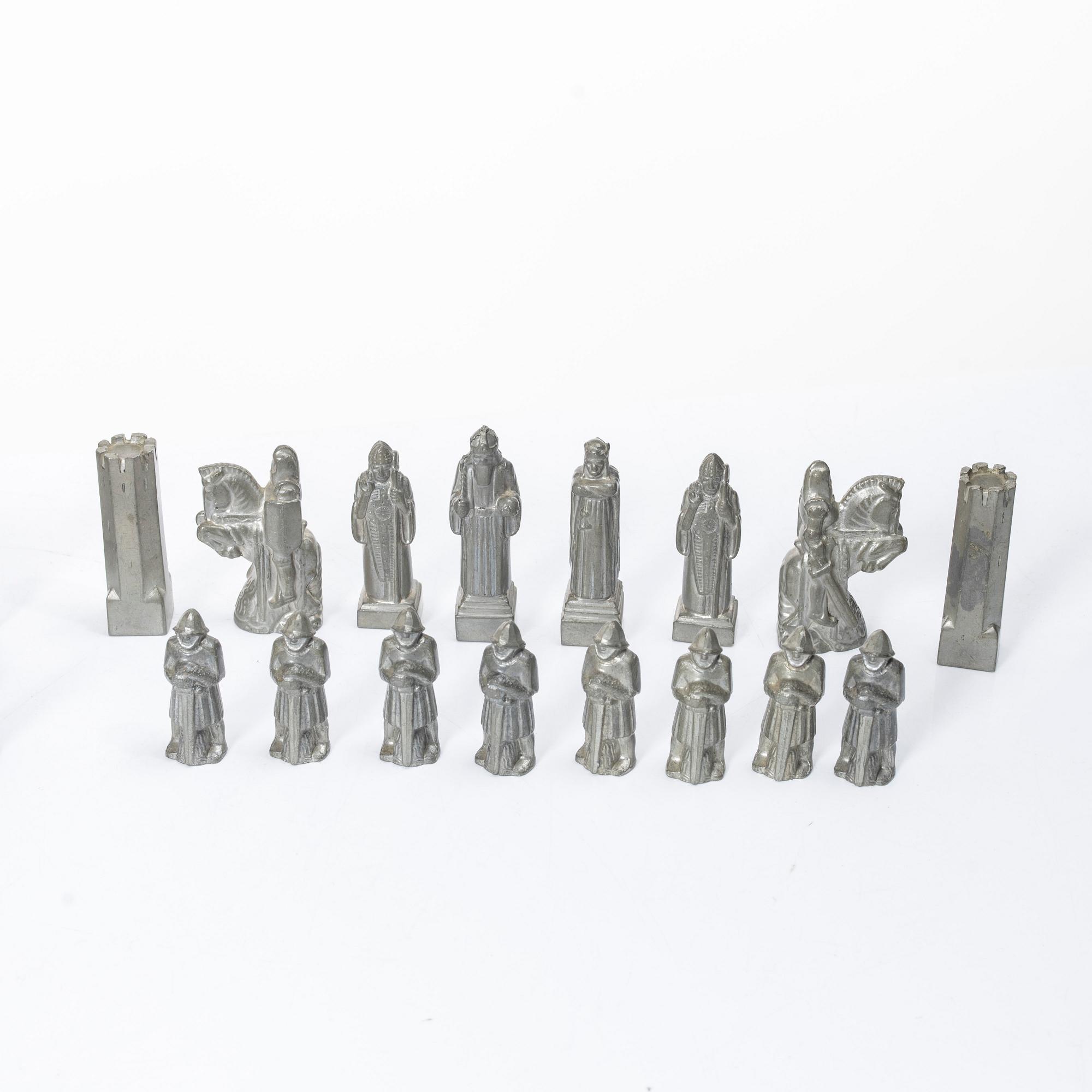 Tore Strindberg, Chess pieces, 32 pcs, Herman Bergmans Gjuteri, Stockholm.