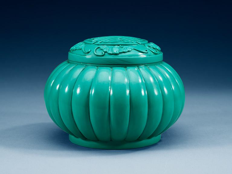 A turkoise coloured Beijing glass suger bowl with cover, Qing dynasty.