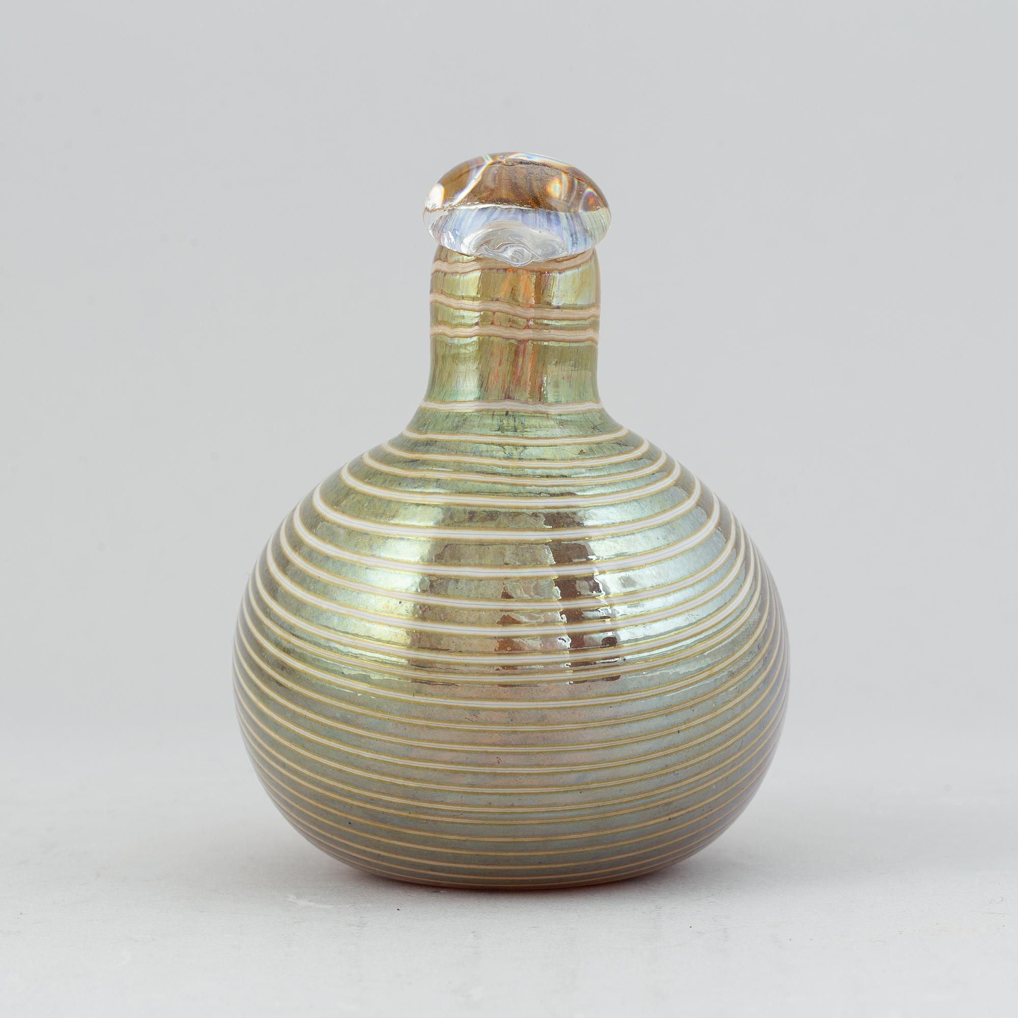 Oiva Toikka, a glass bird, signed, Nuutajärvi.