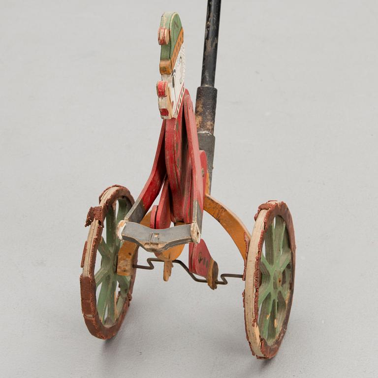 A painted wooden toy from the first half of the 20th Cnetury.