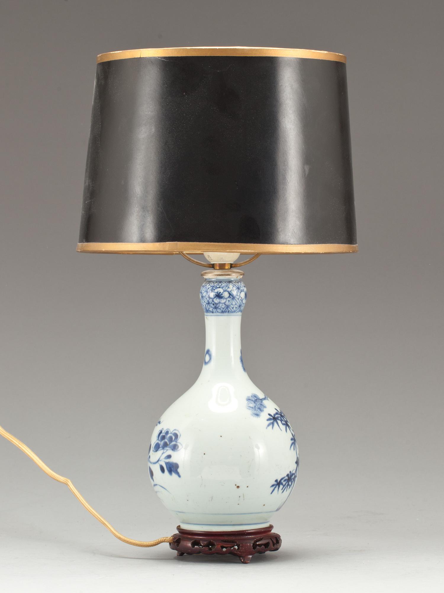 BORDSLAMPA, porslin, Kina. 1800-tal.