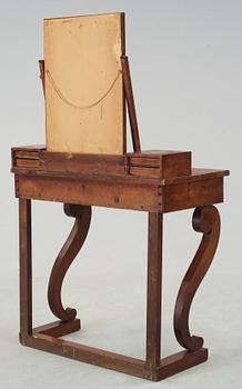 TOILETTEBORD, Karl-Johan, 1800-talets början.