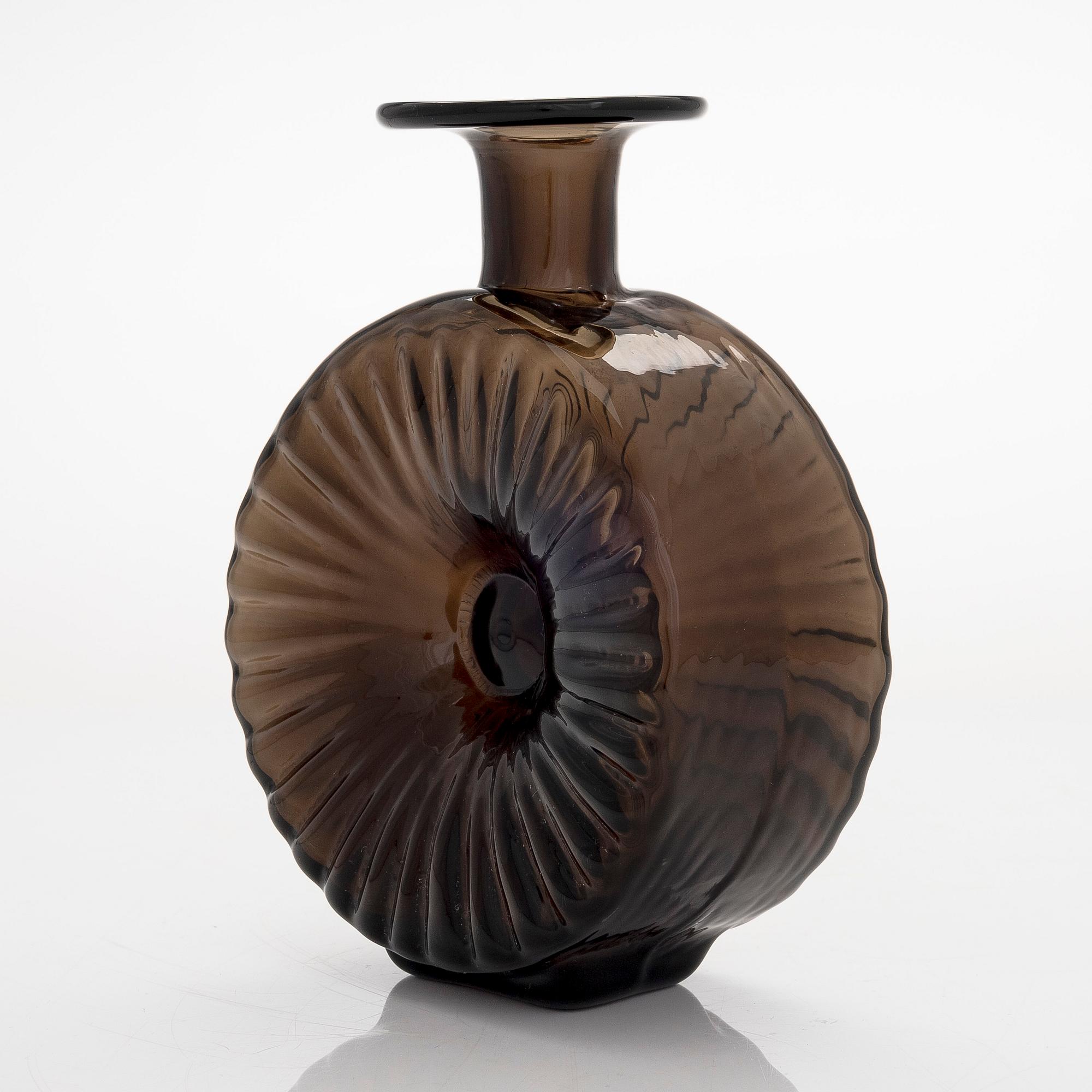 Helena Tynell, a 'Sun Bottle' for Riihimäen Lasi Oy. In production 1964-1974.