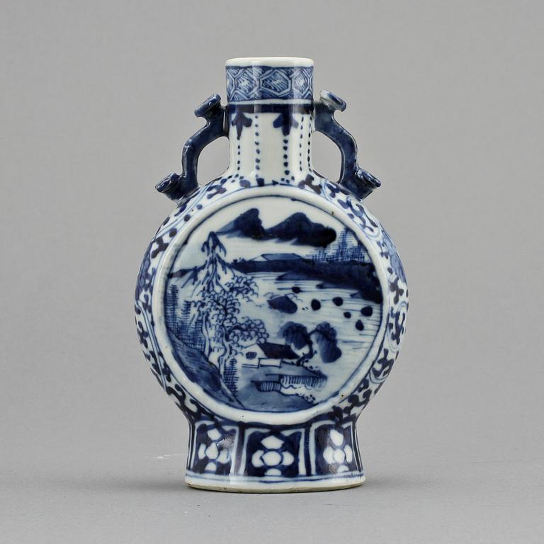 PILGRIMSKRUS, porslin, Kina, 1800-tal.