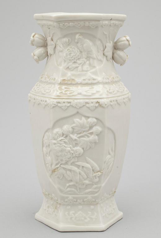 VAS, blanc de chine. Kina, 1900-tal.