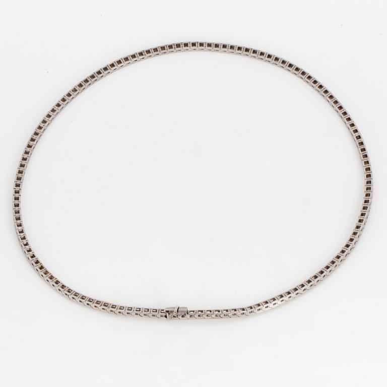NECKLACE, 18 carat white gold with 132 diamonds ca 3.35 cts.