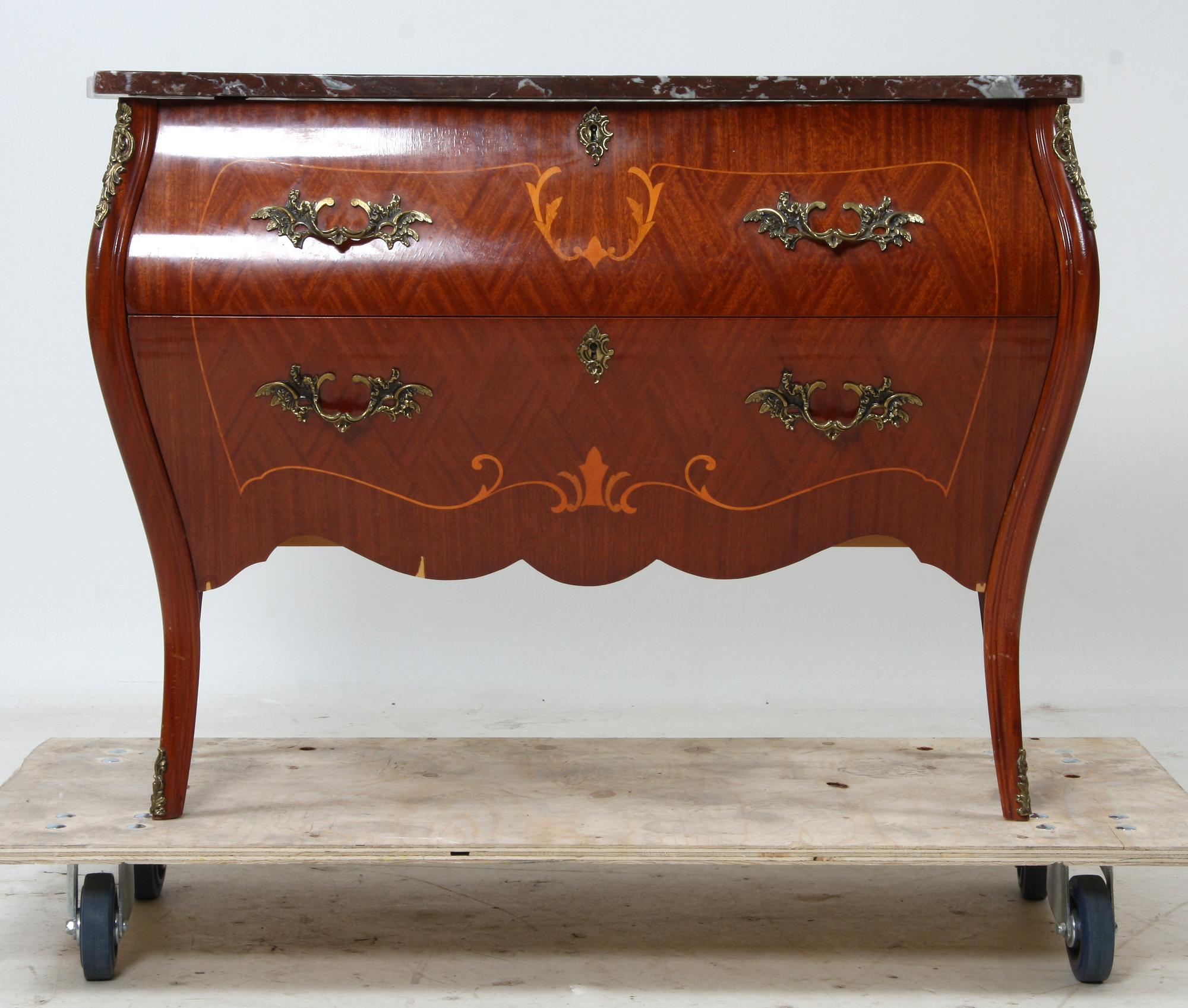 BYRÅ, rokokostil, 1900-tal.