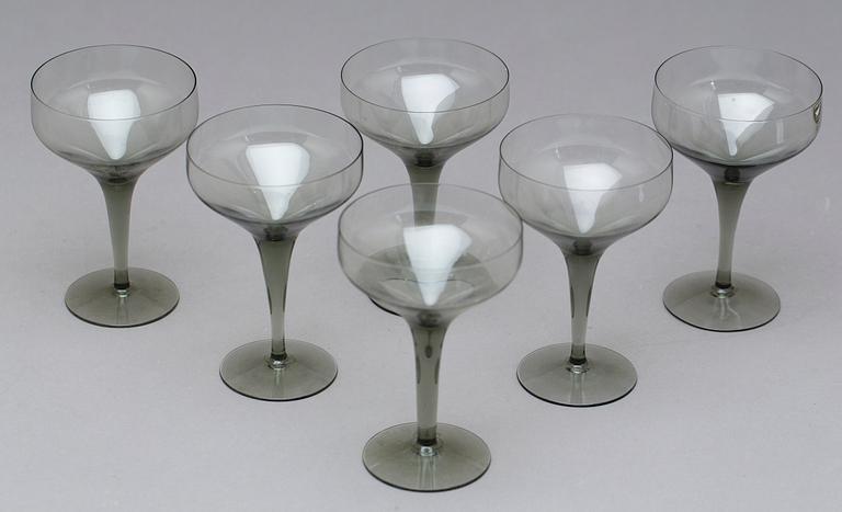 CHAMPAGNEKUPOR, glas, 6 st. "Grå Rhapsody", Sven Palmqvist, Orrefors, 1950-tal.