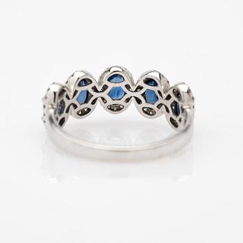 Ring, 14K gold with sapphires and brilliant-cut diamonds.