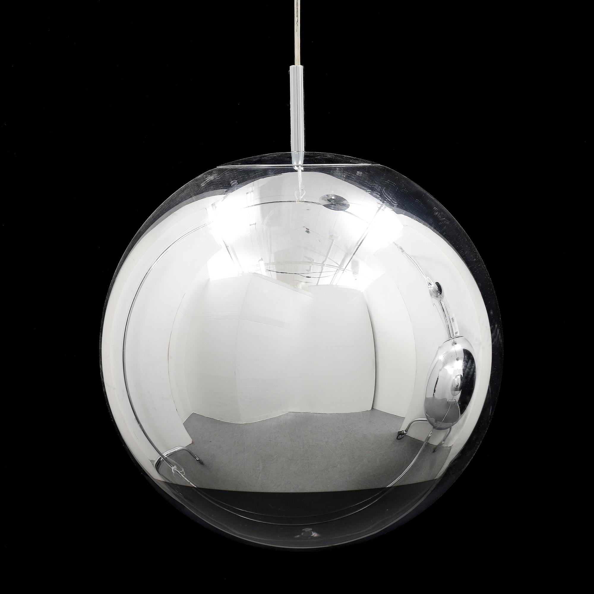 TOM DIXON, taklampa, "Mirror ball", modellen formgiven 2004.