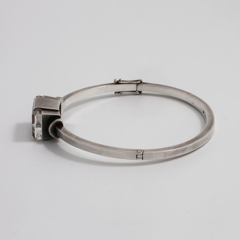 ATELJÉ STIGBERT, Stockholm, 1949, armring med fasettslipad bergkristall.