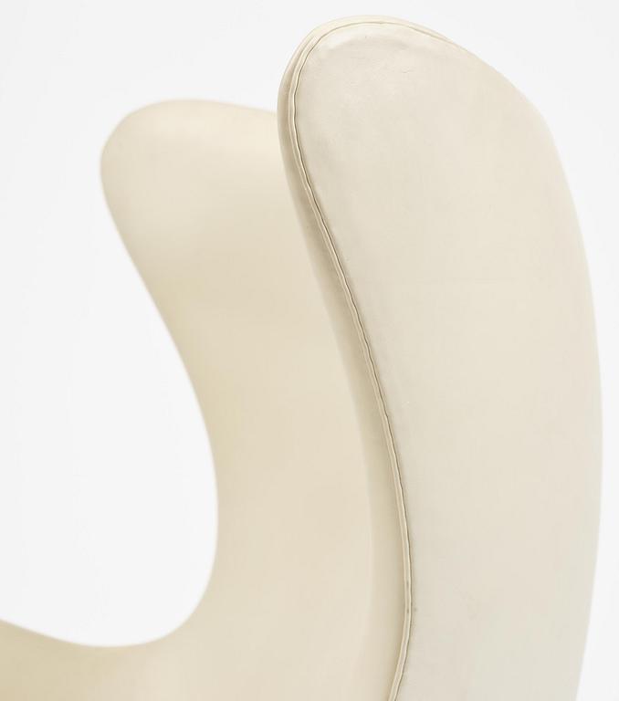 Arne Jacobsen, an "Egg" armchair, Fritz Hansen, Denmark, 2006.