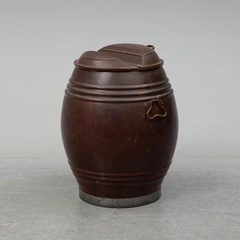 A copper barrel, 19th/20th Century.