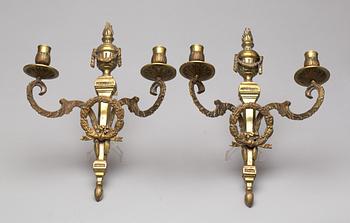 APPLIQUER, ett par. Louis XVI-stil. 1900-tal.