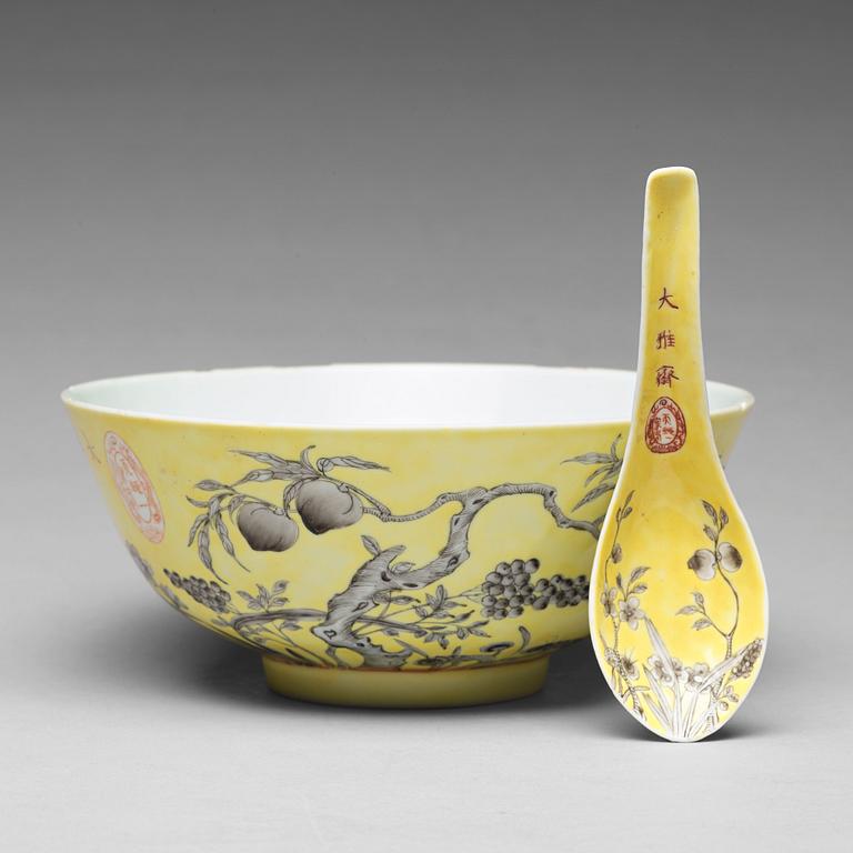 A yellow glazed grisaille bowl and spoon, Qing dynasty, Guangxu period (1875-1908).