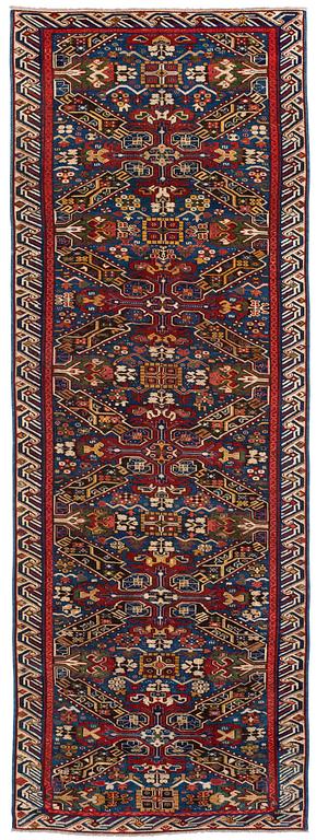 ANTIQUE ZEICHUR RUNNER.