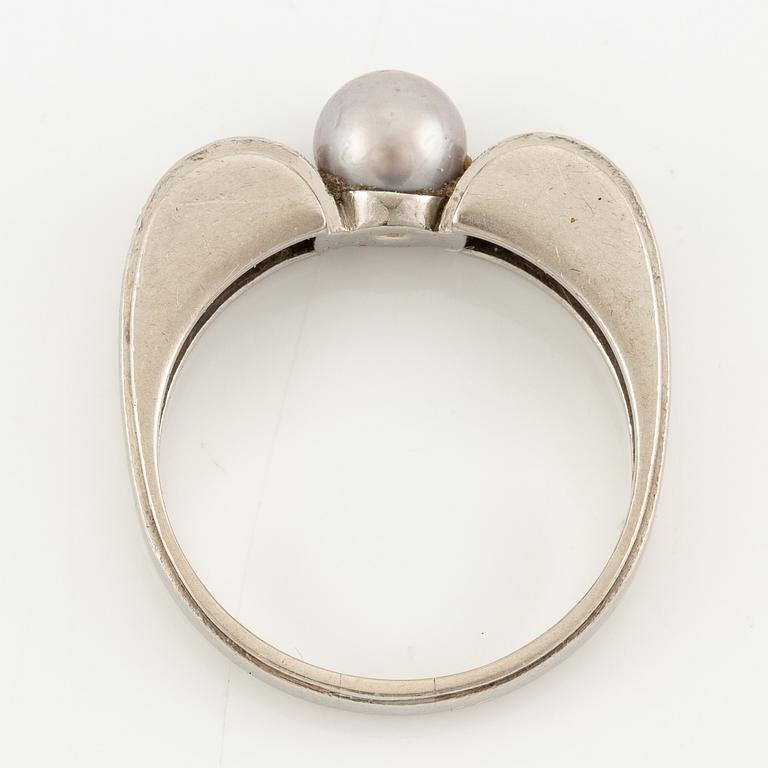 A W.A. Bolin ring in platinum with a pearl and round brilliant-cut diamonds.