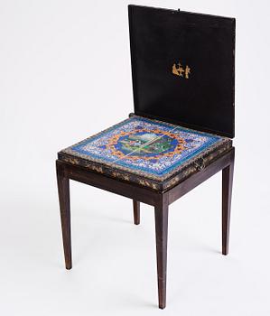 A lacquered table/albumbox with liner, late Qing dynasty.