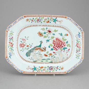 STEKFAT, porslin, Kina, Qianlong 1736-95.