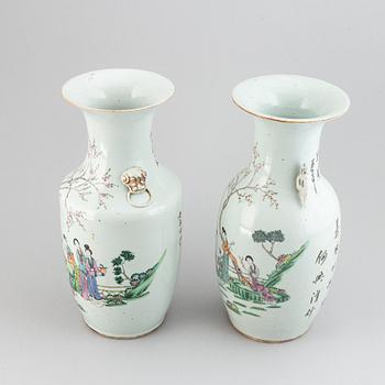 VASER, två stycken, porslin. Kina, 1900.tal.