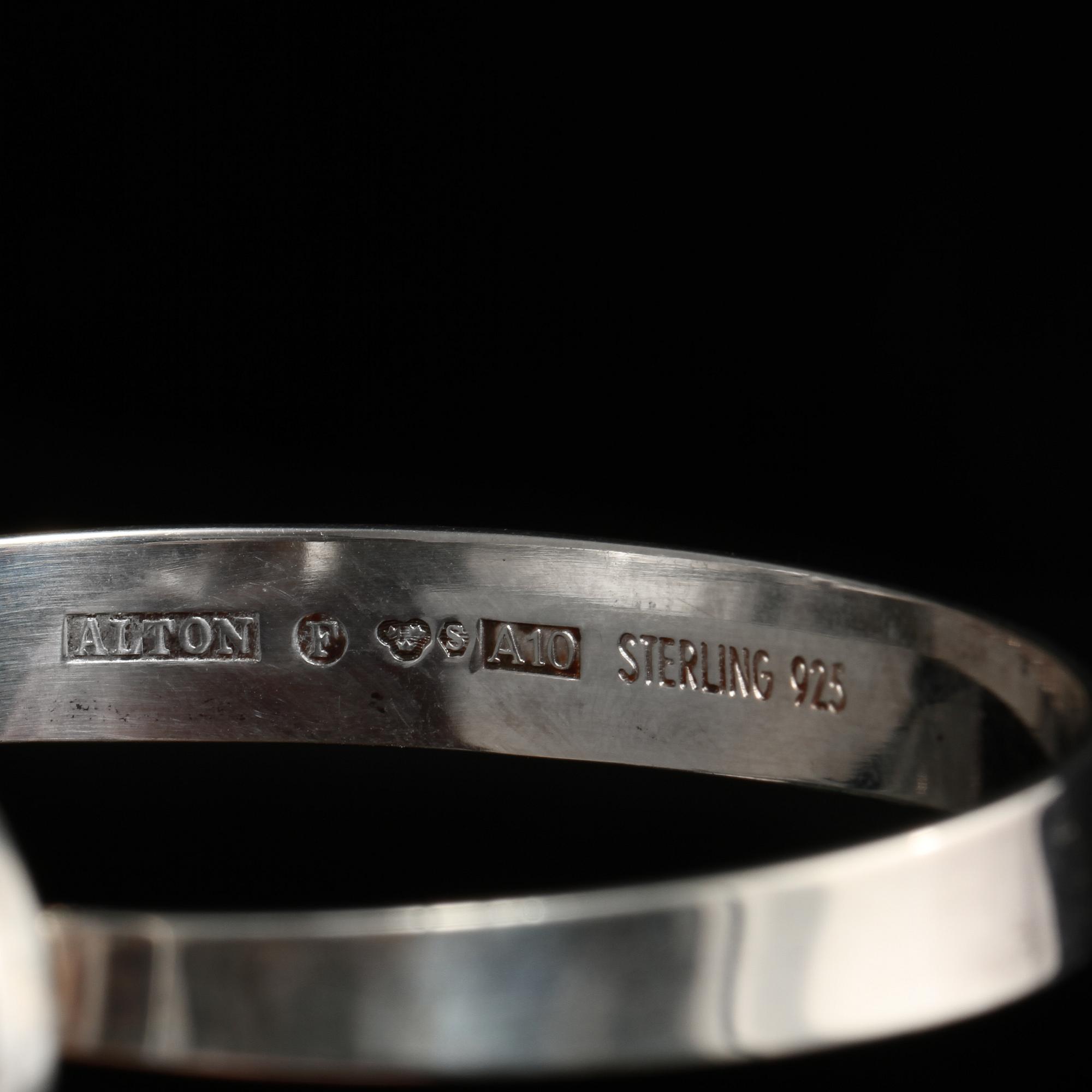 COLLIER samt ARMRING, sterlingsilver och slipat tigeröga, Per Dåvik för Alton, Falköping, 1975. Vikt 72 g.