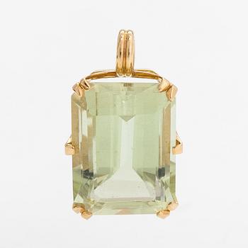 An 18K gold and beryl pendant.