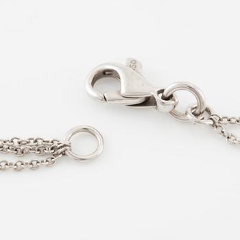 Hänge med kedja 18K vitguld med en trappslipad akvamarin och runda briljantslipade diamanter.