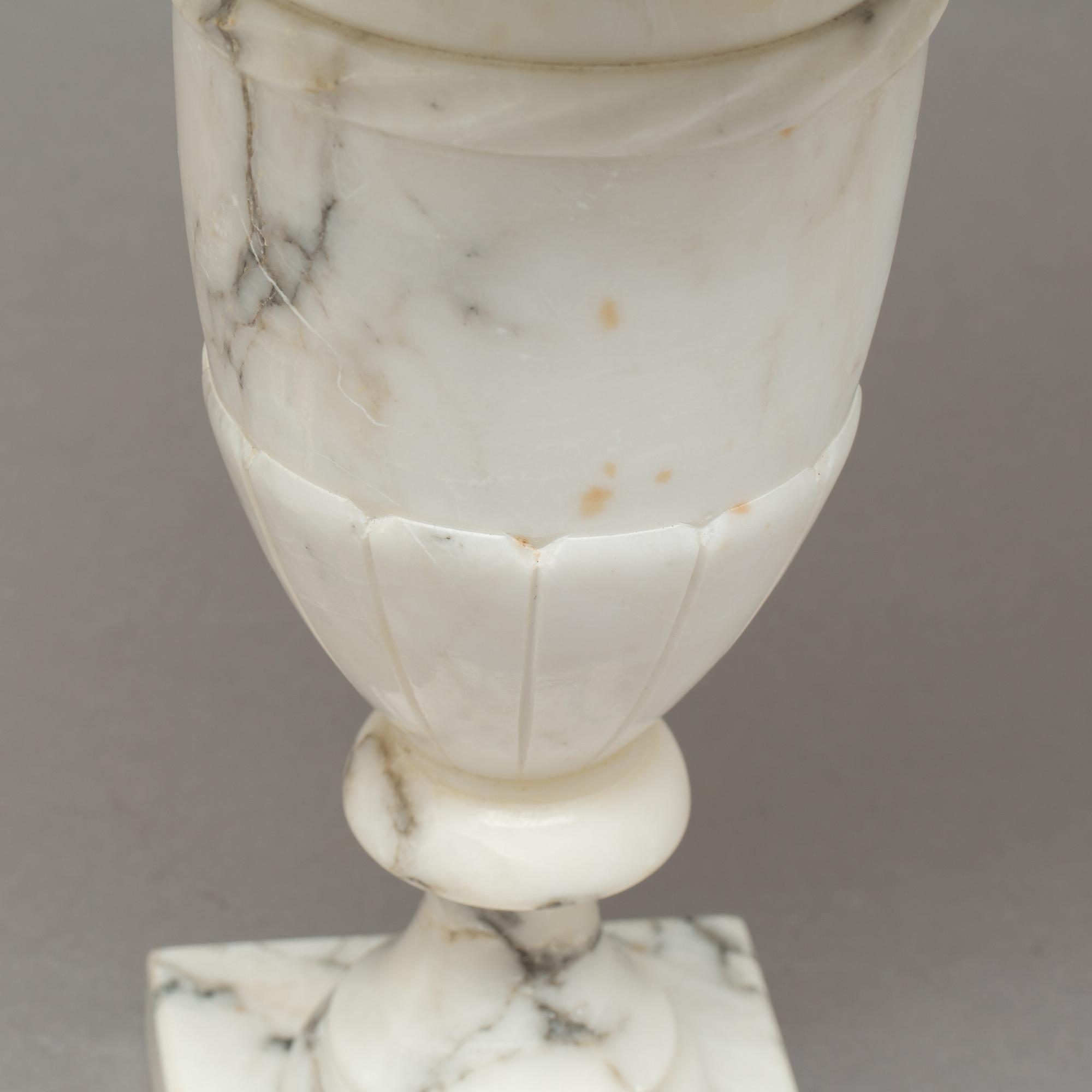 BORDSLAMPOR, ett par, marmor, 1900-tal.