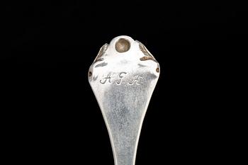 SKEDAR, 12 st, silver, bl a Peter Falk (1765-66) Falköping. främst 1700-tal. Tot vikt ca 605g.