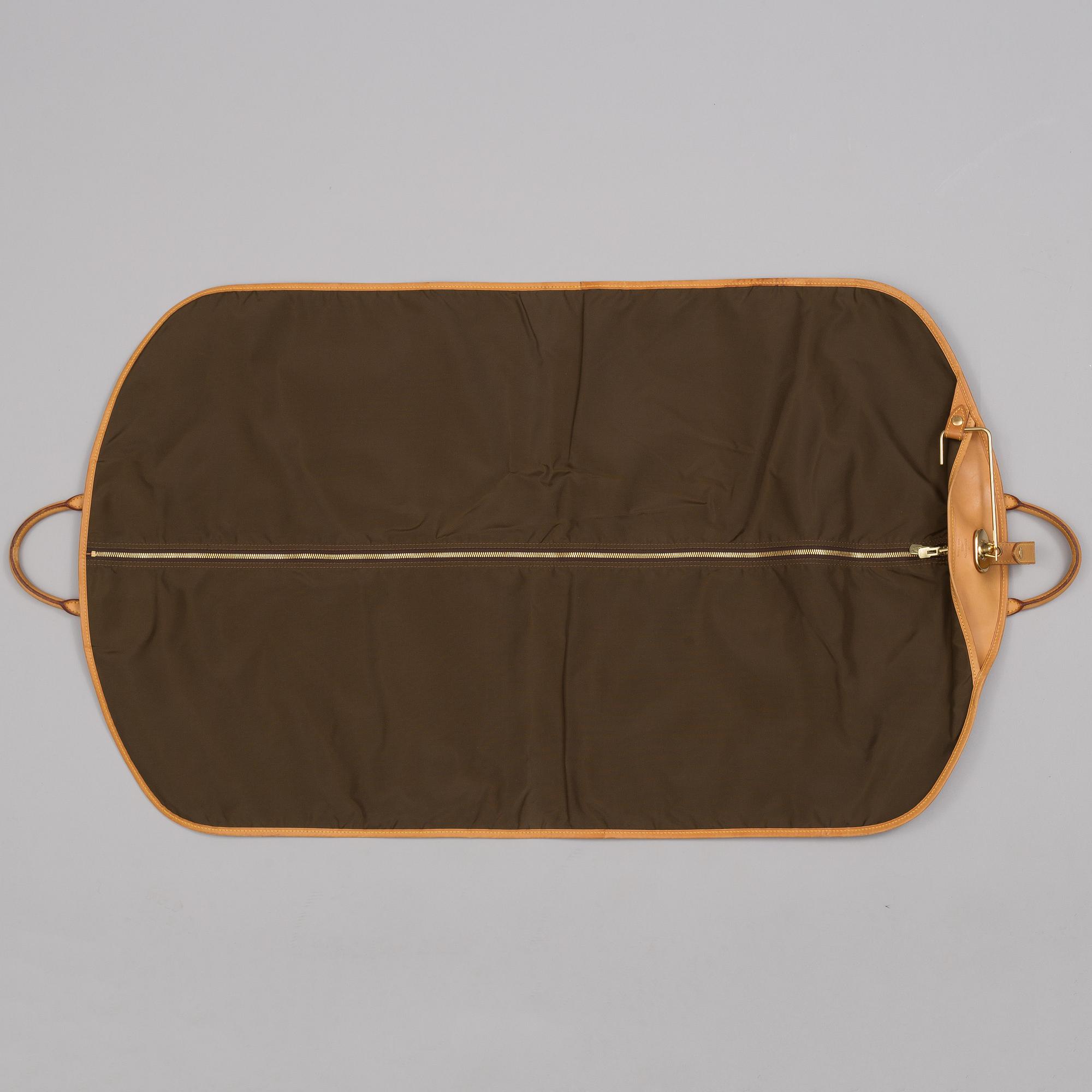 "Housse Porte-habits"  Louis Vuitton.