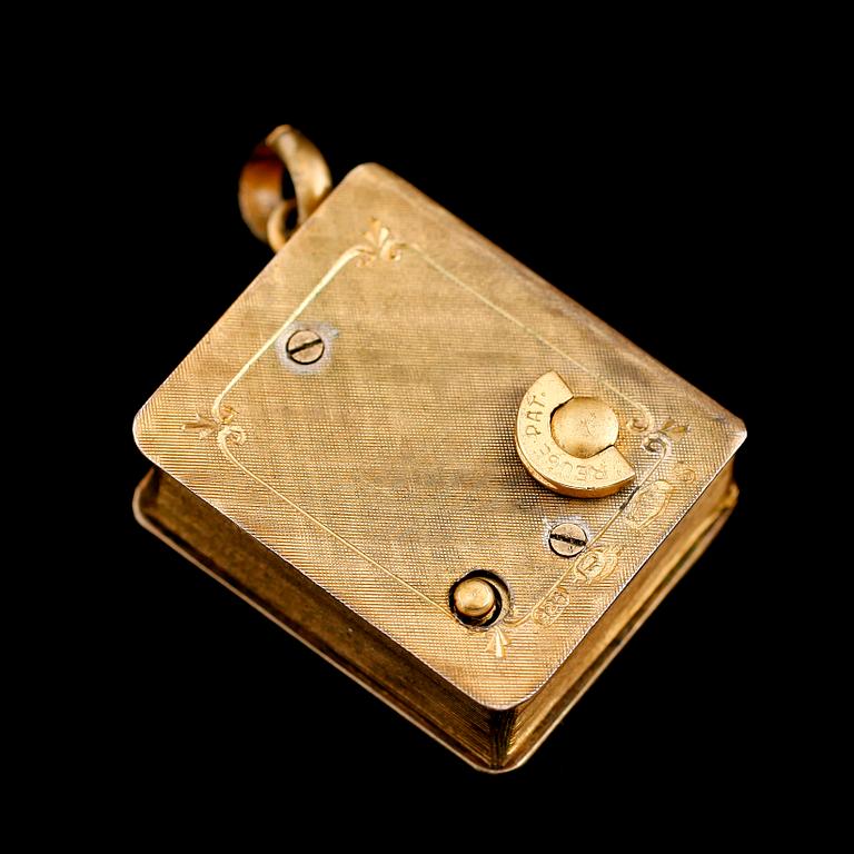 BERLOCK MED SPELDOSA, förgyllt silver, 1900-talets andra hälft.