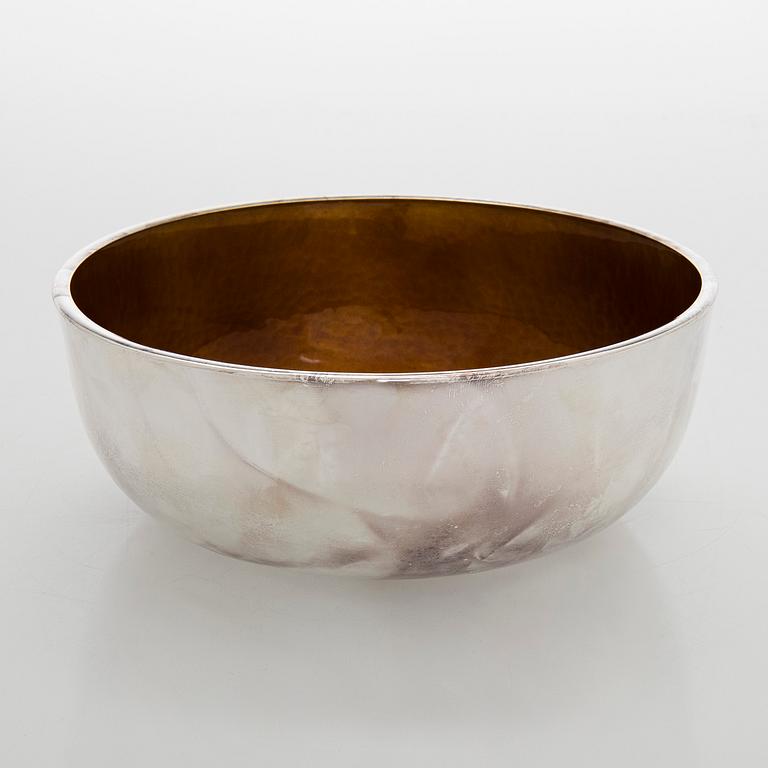 A. Tillander, malja, sterlinghopeaa ja emalia. Turku 2005.