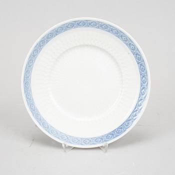 A Royal Copenhagen porcelain service "Blå vifte" by Arnold Krog, 28 pcs, Denmark.
