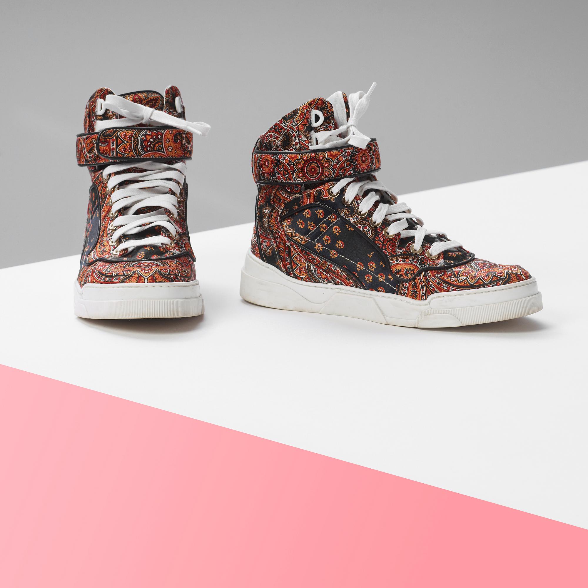 SNEAKERS, ett par, Givenchy. Storlek 35.