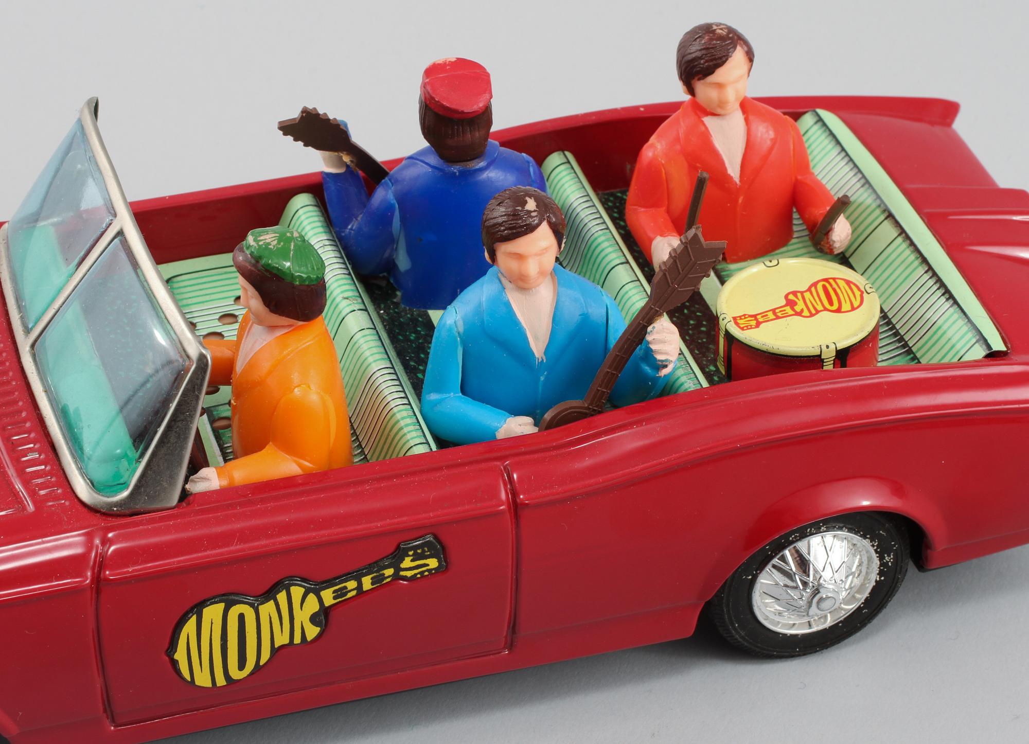 LEKSAKSBILAR, plåt, 2 st, ASC och Bandai, 1900-talets tredje kvartal.