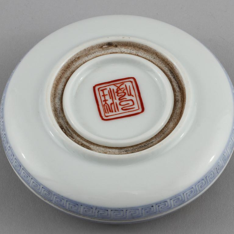 STÄMPELASK, porslin, möjligen republik, 1900-tal.